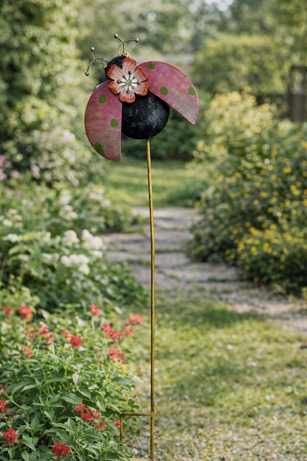 Metalowa dekoracja ogrodowa biedronka 110 cm – ozdoba do ogrodu na patyku - obrazek 2
