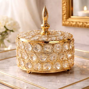 Duża złota szkatułka dekoracyjna z kryształkami 19 cm – elegancki pojemnik glamour